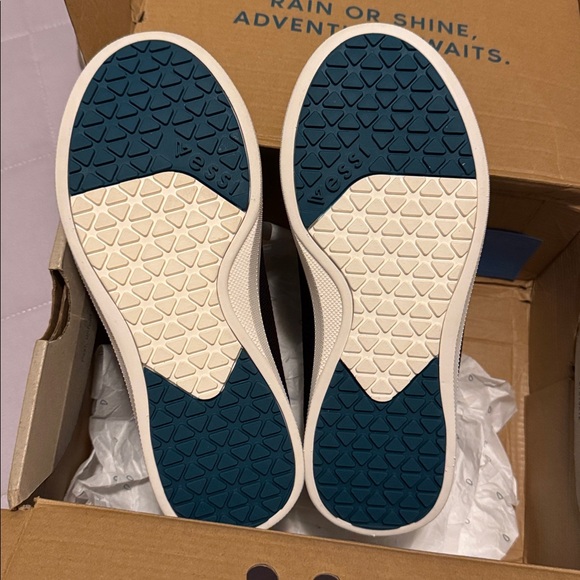 Vessi Weekend
Colour: Asphalt Black
Regular Width - Picture 9 of 10